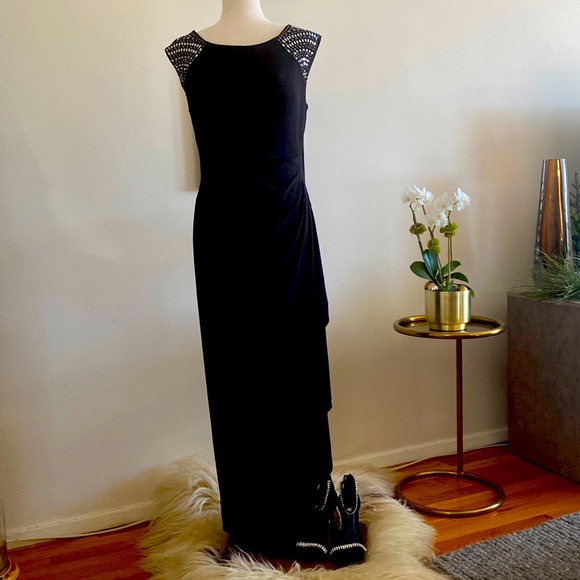 Dress - Picture 1 of 10